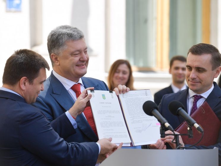 ﻿Порошенко підписав закон про дипломатичну службу