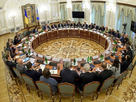 Порошенко обсудил с делегацией политико-безопасностного комитета ЕС судьбу украинских политзаключенных, аннексию Крыма и войну на Донбассе