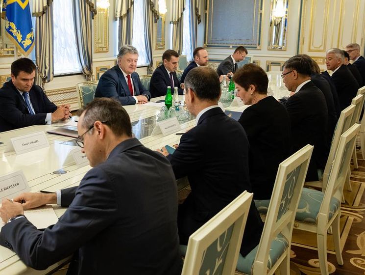 ﻿Порошенко обговорив із послами країн "Великої сімки" долю українських політв'язнів у Росії