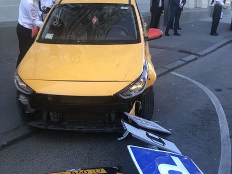 При наезде такси на людей в Москве пострадал украинец – СМИ