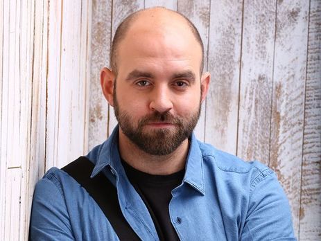 Казарин: Лет через 40 консерваторы скажут, что брак – это союз мужчины и мужчины, мужчины и женщины, женщины и женщины, но не человека и андроида