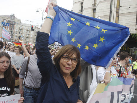 ﻿Гармс заявила, що у неї з'явився власний досвід участі в кампаніях із дезінформації