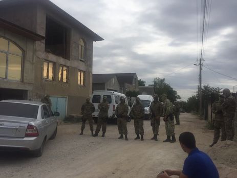 Российские силовики провели обыск в Старом Крыму, задержали женщину – правозащитник