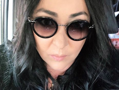 ﻿Лоліта показала напівголого чоловіка