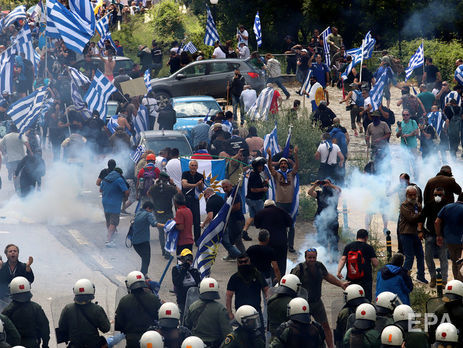 В Греции начались протесты и столкновения в связи с подписанием соглашения с Македонией