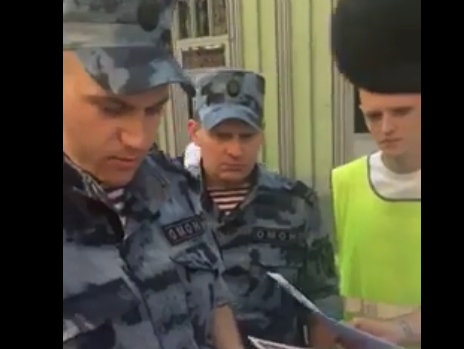 ﻿У Москві затримали активістів за роздавання листівок про Сенцова