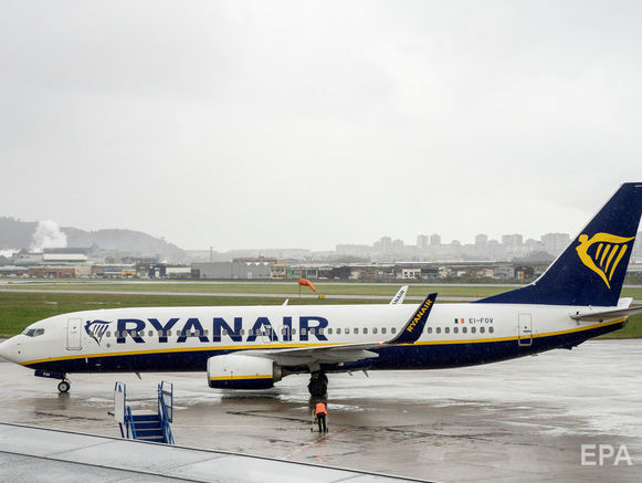 ﻿Літак, який летів із Дубліна на Ібіцу, здійснив екстрену посадку через масову бійку п'яних пасажирів