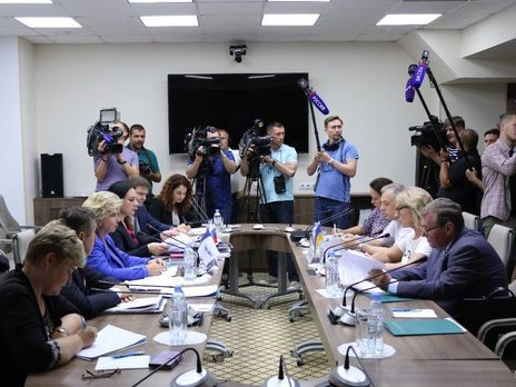 Украинский и российский омбудсмены еще обсуждают даты посещений политзаключенных – Денисова