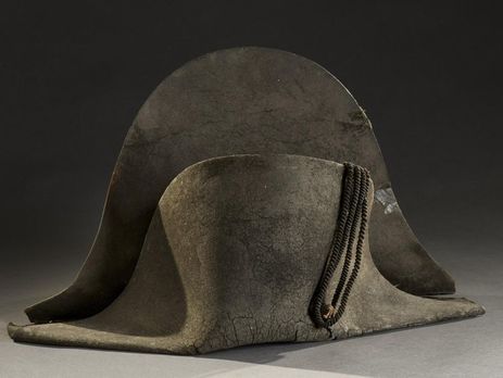 ﻿На аукціоні у Франції за $405 тис. продали капелюх, який нібито належав Наполеону