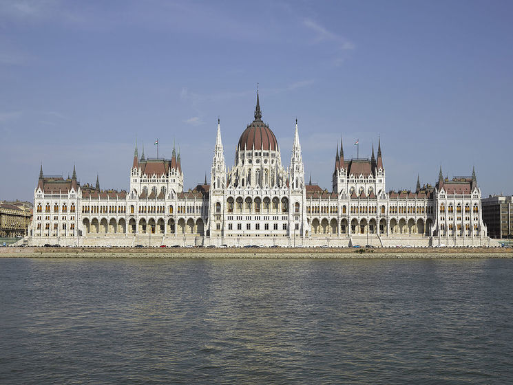 ﻿"Стоп Сорос". Парламент Угорщини схвалив пакет законів, через який тим, хто допомагає мігрантам, може загрожувати тюремний термін