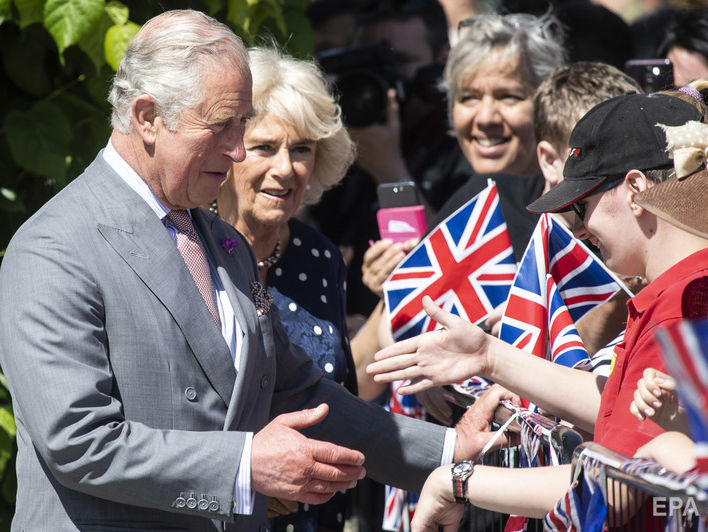 Принц Чарльз с супругой Камиллой приехал в британский Солсбери