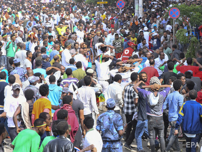 ﻿На мітингу в Ефіопії стався вибух, загинула одна людина, приблизно 100 постраждало