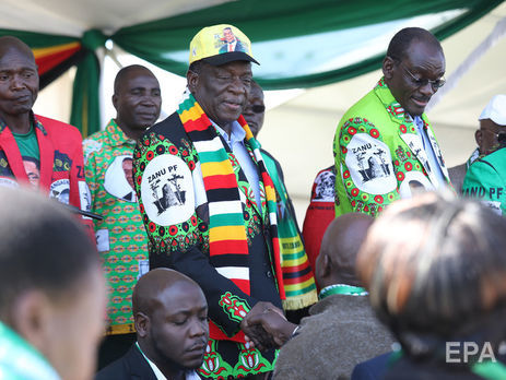 В Зимбабве возле президента прогремел взрыв, есть раненые