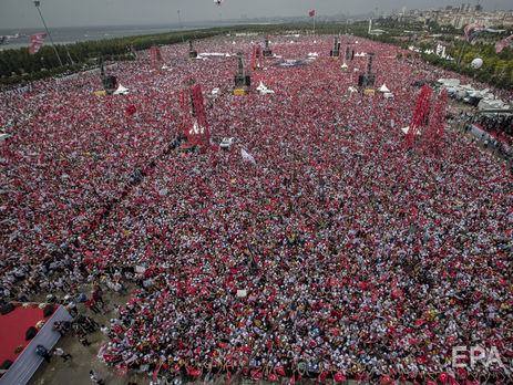 В Стамбуле миллионы людей вышли на митинг в поддержку оппозиционного кандидата в президенты. Фоторепортаж