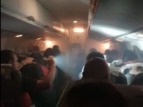 На подлете к Тюмени задымился самолет с футбольными болельщиками из Перу