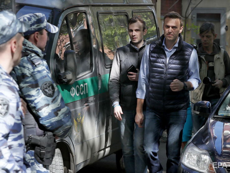 Навальному продлили на год испытательный срок по делу о хищениях в компании "Кировлес"