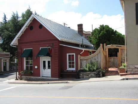 Трамп назвал грязным ресторан, из которого выдворили спикера Белого дома