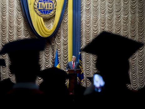 ﻿Порошенко: Не існує країн у світі, які б проводили такі широкомасштабні реформи в умовах війни, як це робить Україна