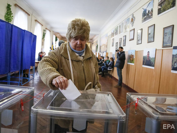 Во второй тур президентских выборов проходят Тимошенко и Гриценко – опрос группы "Рейтинг"