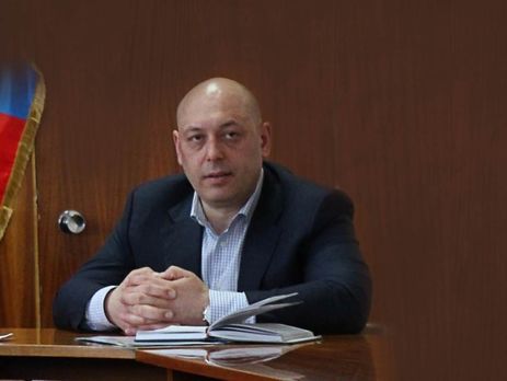 До 2014 года Андриенко был депутатом в одном из райсоветов Донецка