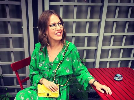 Собчак показала темнокожего учителя своего сына