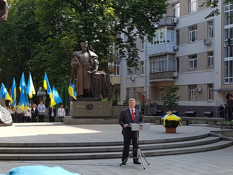 Порошенко: Каждый народный депутат обещал снять неприкосновенность. Прошу! Сейчас очень хорошее время для этого