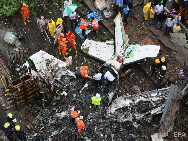 В Индии потерпел крушение пассажирский самолет, шесть человек погибли