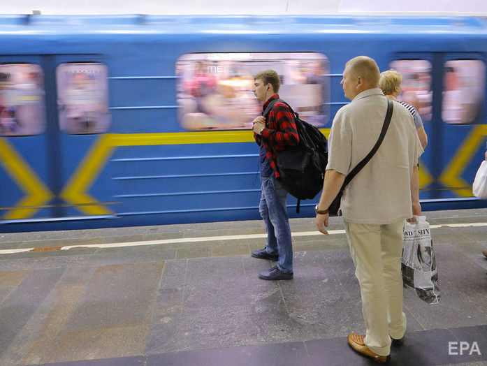 ﻿На станції метро "Лівобережна" в Києві загинула людина