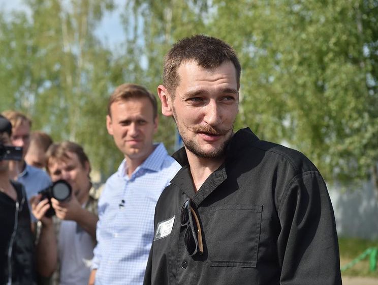 ﻿Звільнений із в'язниці брат Навального спалив тюремну робу