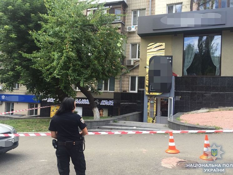 Мужчина, в которого стреляли в центре Киева, умер в больнице