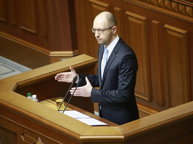 Яценюк: Мы собираем на Донбассе 55% налогов, а выплачиваем 100% зарплат и соцвыплат