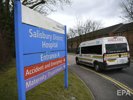 Возле Солсбери из-за воздействия неизвестного вещества госпитализировали двух человек