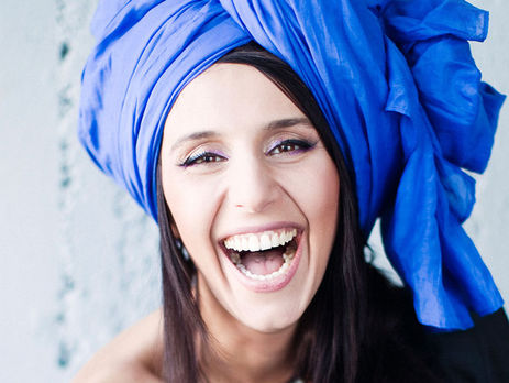 Джамала позировала для селфи, прижав к груди сына