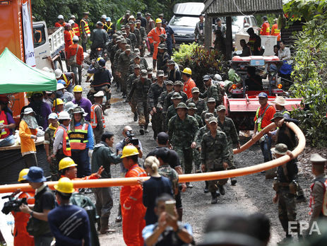 Операцию по спасению детей из пещеры в Таиланде приостановили
