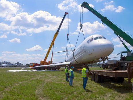 ﻿Літак, який викотився за межі злітно-посадкової смуги в Жулянах, утилізують