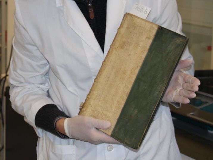 В Дании в университетской библиотеке нашли три старинные отравленные книги