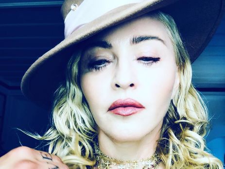 ﻿Прийомні доньки Мадонни станцювали в автомобілі