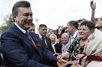 Швейцарские банки заморозили €137 млн Януковича и "семьи"