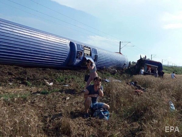 ﻿У Туреччині зійшов із рейок пасажирський поїзд, 10 осіб загинуло, 73 поранено