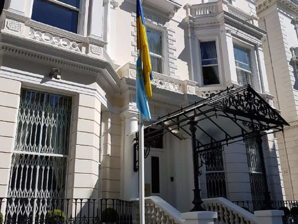 ﻿Українське посольство в Британії пояснило місцевим ЗМІ, що значить "Слава Україні!"