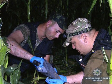 ﻿У Вінницькій області чоловік кинув у бік поліцейських гранату, один із них постраждав