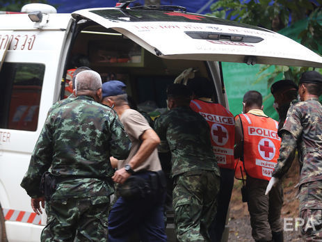 ﻿Рятувальники розпочали фінальний етап евакуації дітей із печери в Таїланді