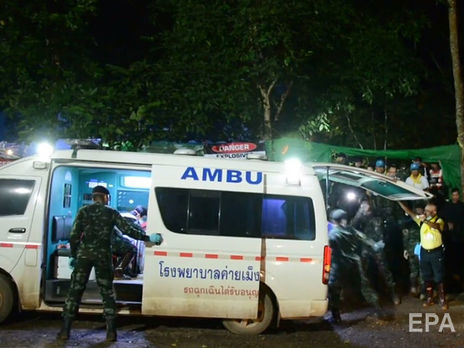 В Таиланде из затопленной пещеры вывели 11 детей