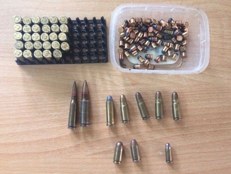 ﻿Українські прикордонники затримали чоловіка, який віз зброю в окупований Крим