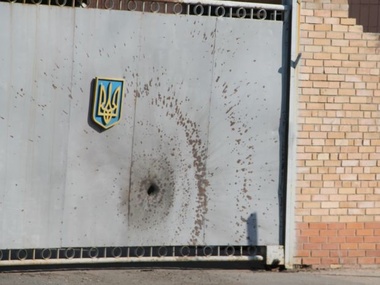 СМИ: В Артемовске неизвестные обстреляли воинскую часть