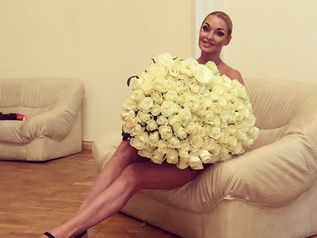 Волочкова разулась перед камерой