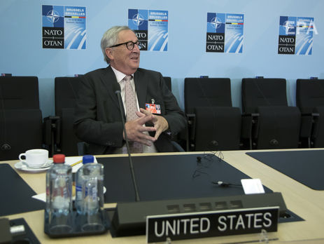 ﻿Юнкер на саміті НАТО ходив, хитаючись, і ледь не впав. Відео