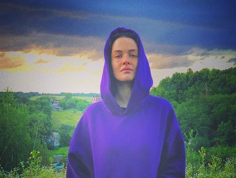 Астафьева устроила фотосессию с женихом