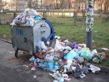 В Донецке не могут вывезти мусор из-за террористов