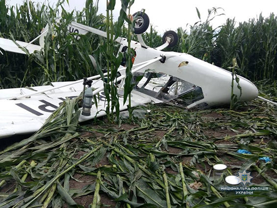 В Сумской области разбился легкомоторный самолет, пилот погиб – полиция